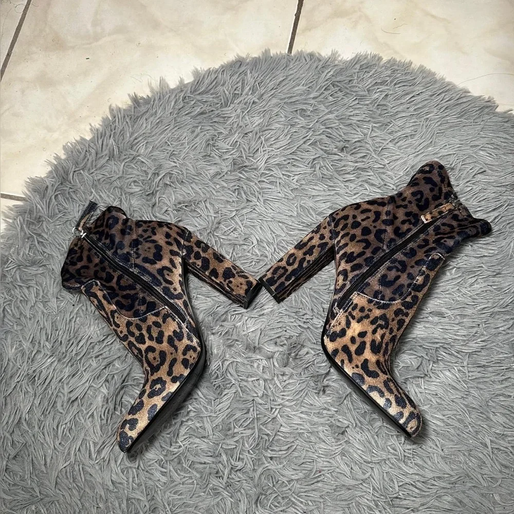 Steve Madden Edit Velvet Chunky Leopard Sock Booties in size 8.5.